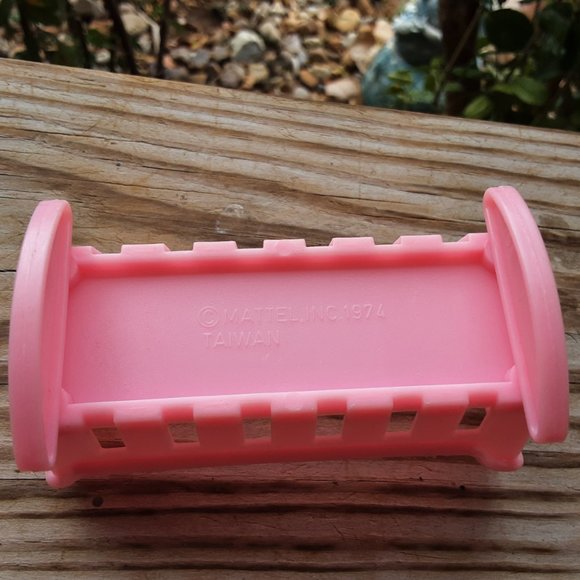 Vintage 1970s Barbie Pink Cradle with Accessories - Picture 3 of 7